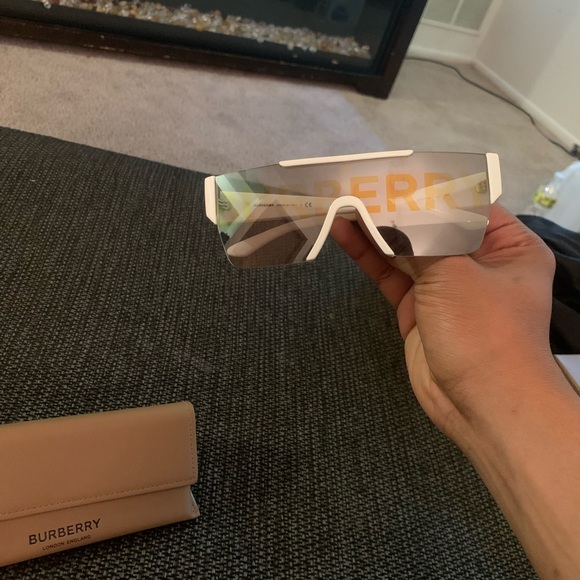 White Burberry Shades - Picture 4 of 5